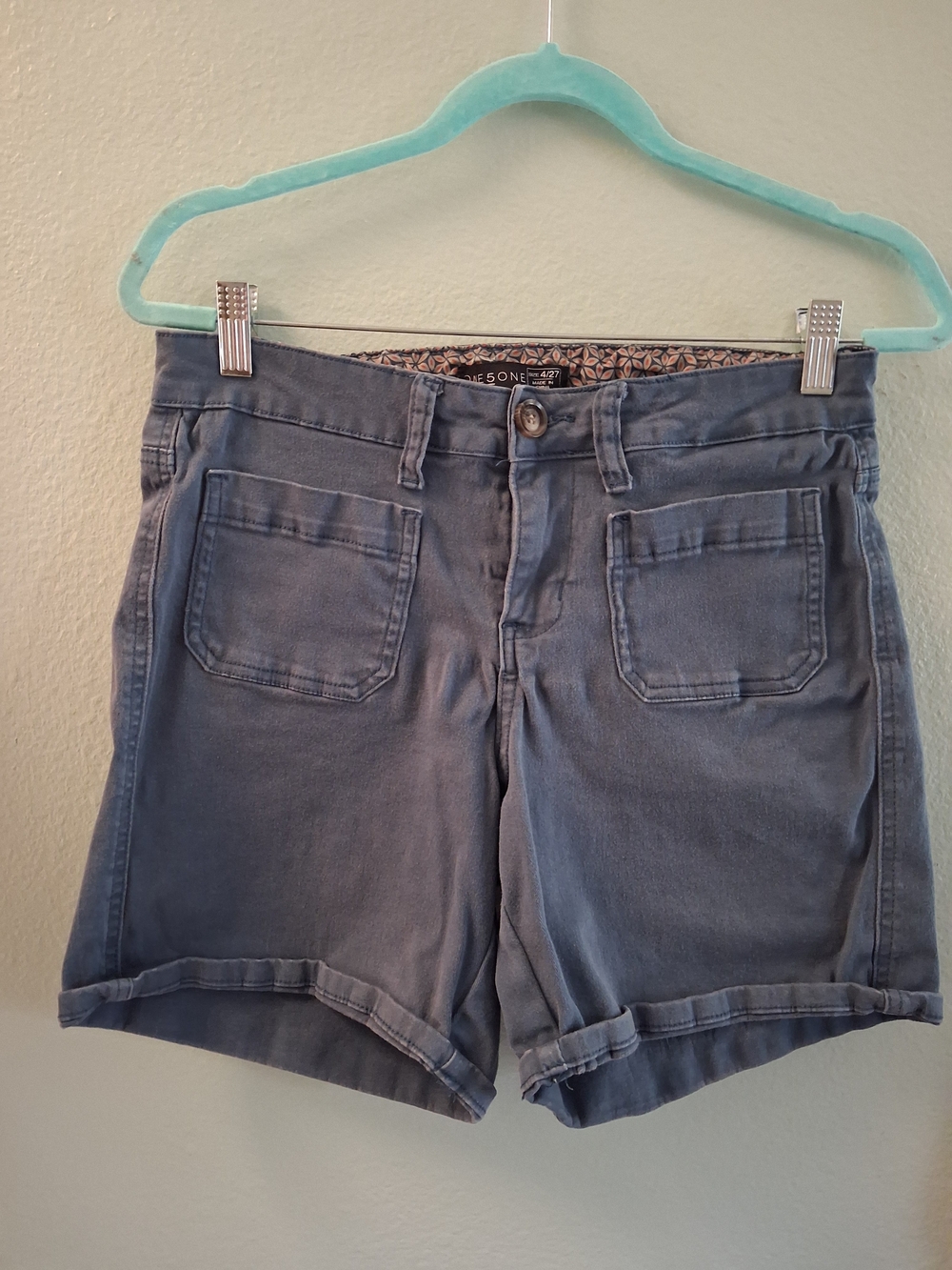 Blue One5One Veda Cuffed Patch Pocket Shorts | Size 4/27